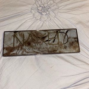 Makes Urban decay eyeshadow pallet